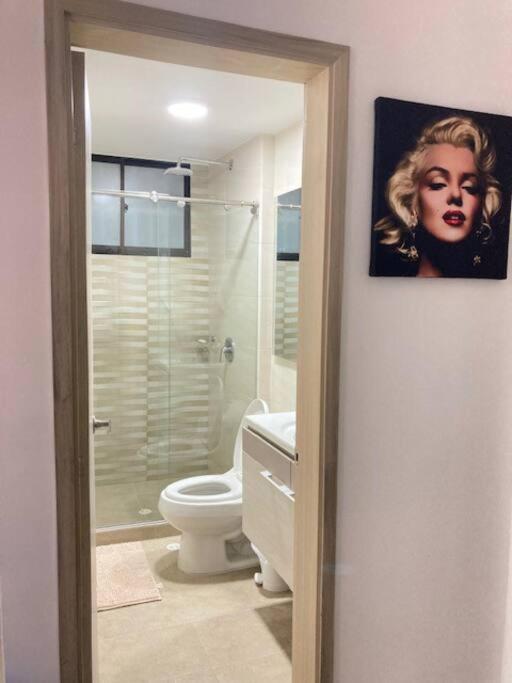 Hermoso Apartamento en el Rodadero, a tan sólo una cuadra de la playa! photo 1