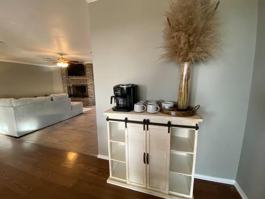 Large Modern Family Home! photo 1