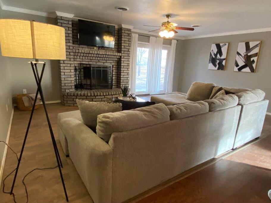 Large Modern Family Home! photo 4