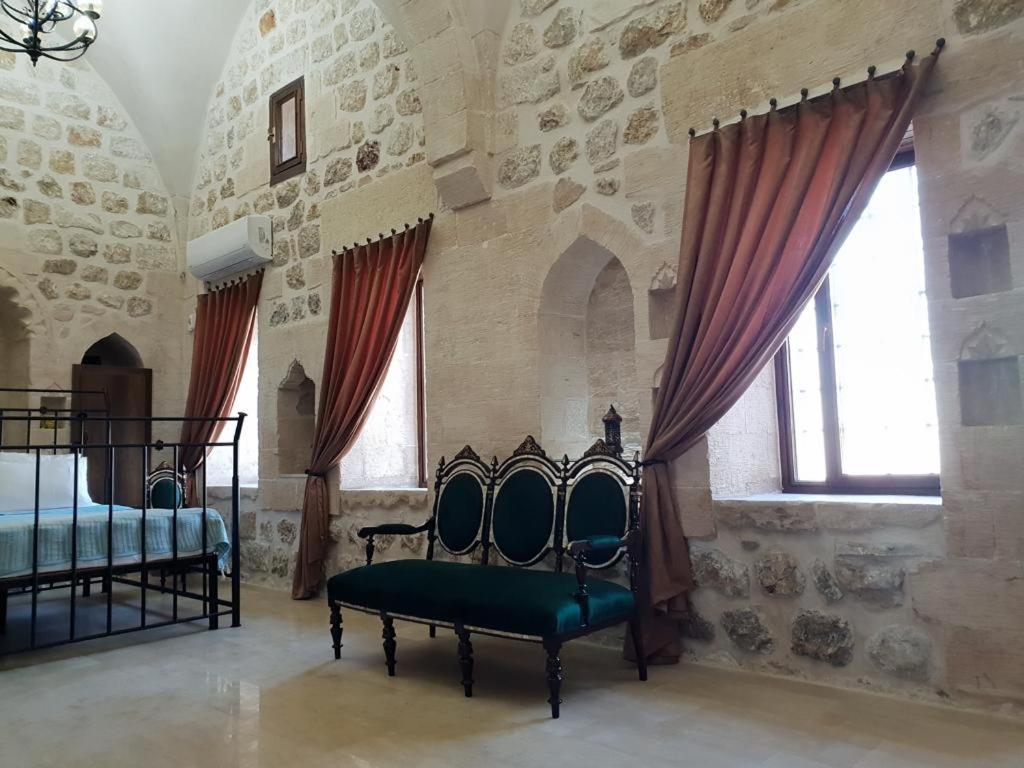 Mardin tarihi ulu Cami yanı, tarihi Konak photo 4