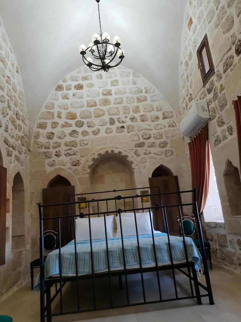 Mardin tarihi ulu Cami yanı, tarihi Konak photo 3