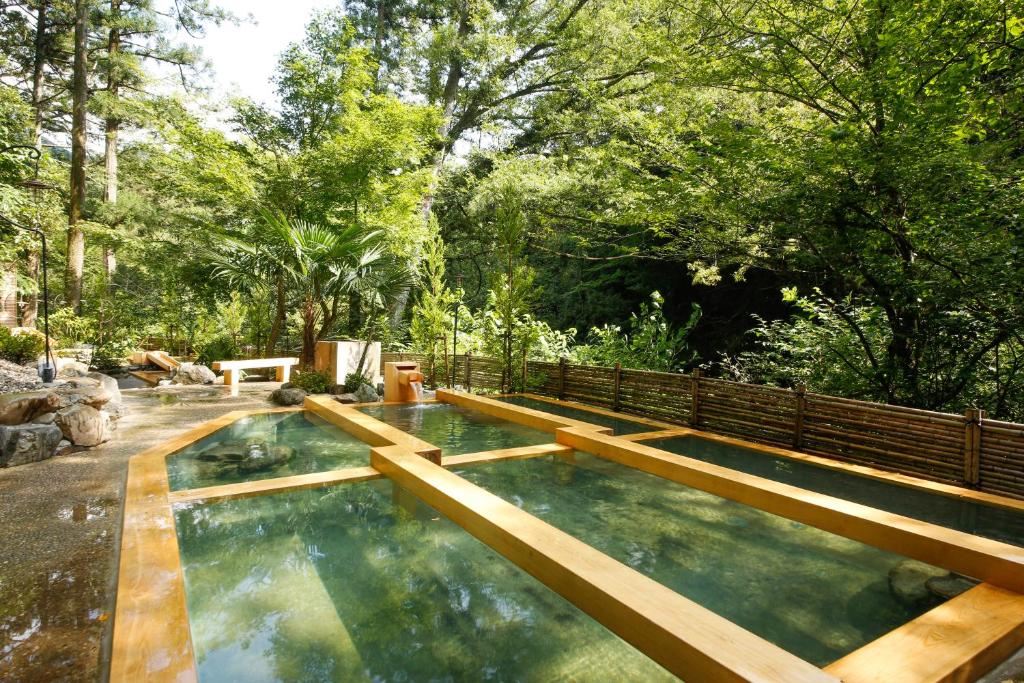 Yamanaka Onsen Hanatsubaki photo 3