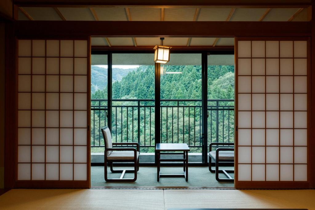 Yamanaka Onsen Hanatsubaki photo 2