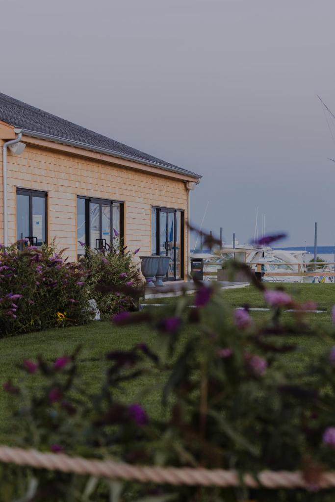 The Shoals Suites and Slips image