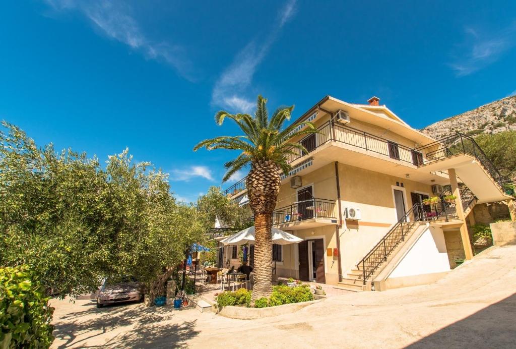 Apartments Miljko - 80 m from beach photo 3