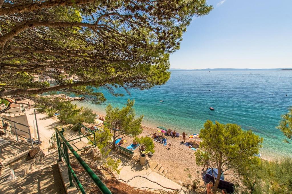 Apartments Miljko - 80 m from beach photo 4
