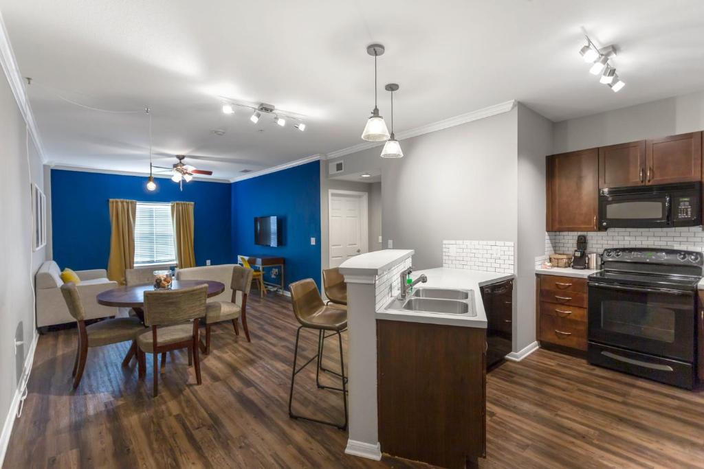 Апартаменты (Апартаменты), Charming 1BD in Trendy West End Neighborhood