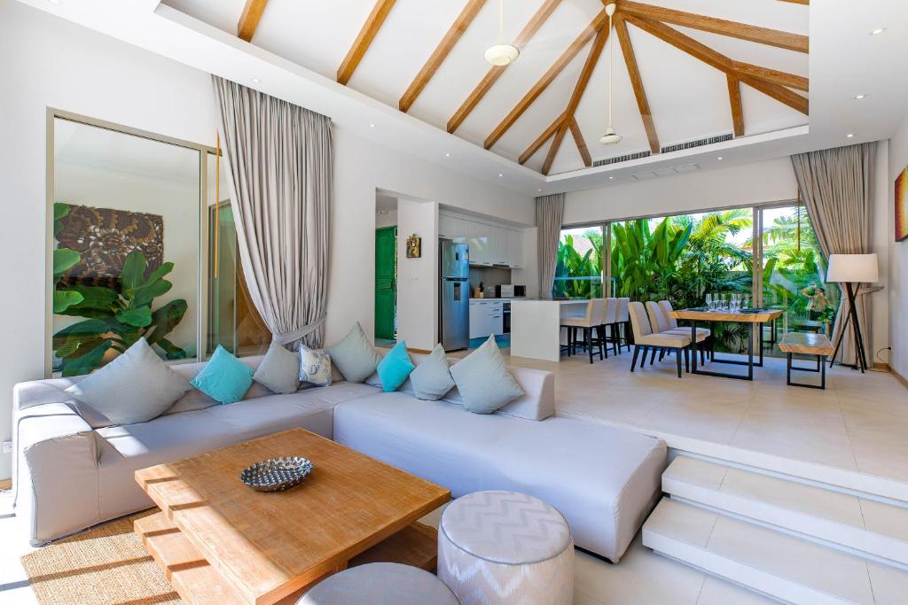 Sunny 3BR Villa with Private Pool at Bangtao Beach photo 4