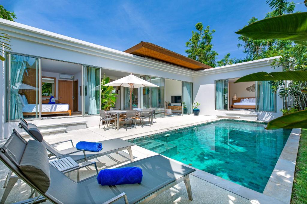 Sunny 3BR Villa with Private Pool at Bangtao Beach photo 1