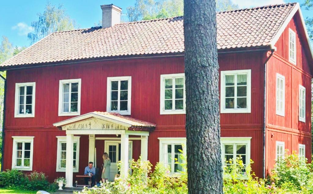 5 bed country home only 2 hrs north of Stockholm photo 1