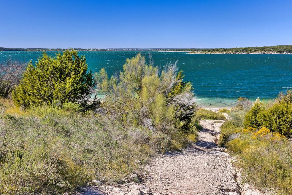 Flirty Flamingo Studio 1 Mi to Canyon Lake photo 1
