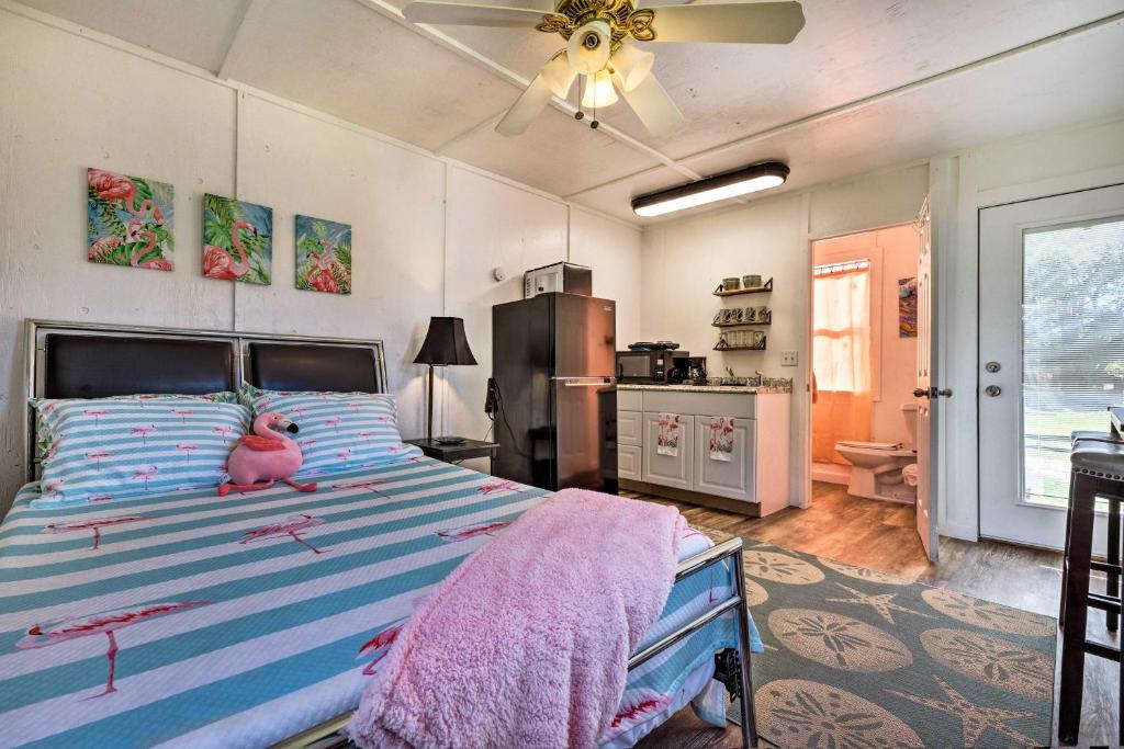 Flirty Flamingo Studio 1 Mi to Canyon Lake photo 2