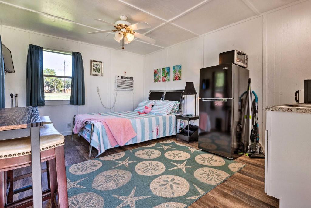 Flirty Flamingo Studio 1 Mi to Canyon Lake photo 4