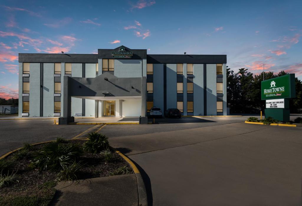 HomeTowne Studios by Red Roof Newport News - Hampton West photo 4