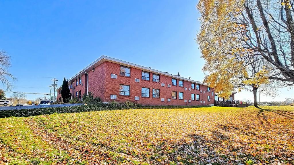 Quality Inn Arnprior photo 2