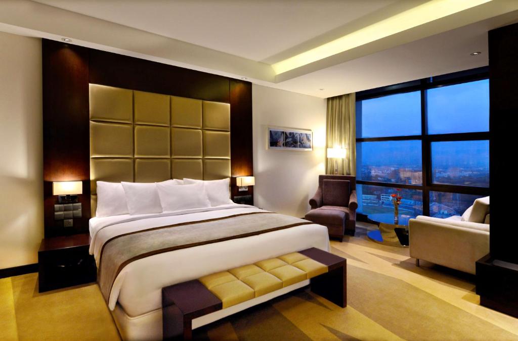 Radisson Blu Chattogram Bay View photo 2