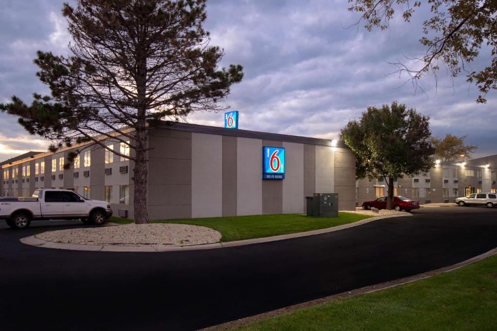 Motel 6 Merrillville, IN image