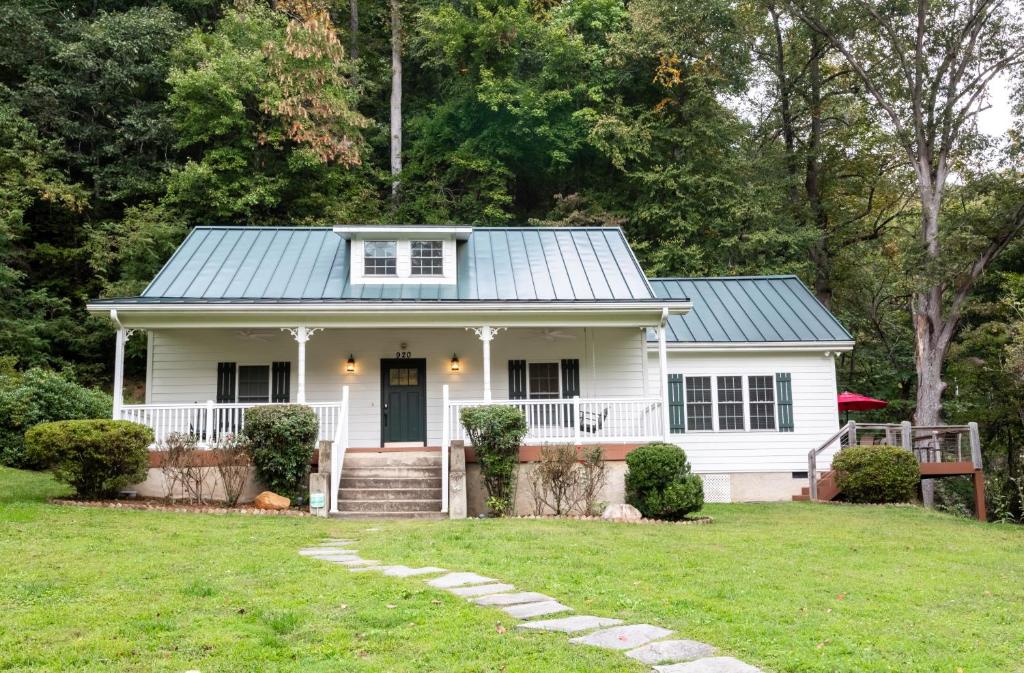 Jarrett Creek Cottage image