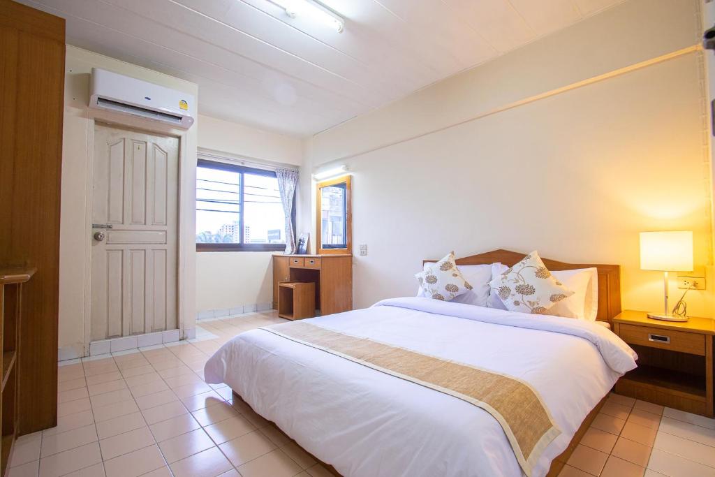 D haus Ngamwongwan Residence photo 3