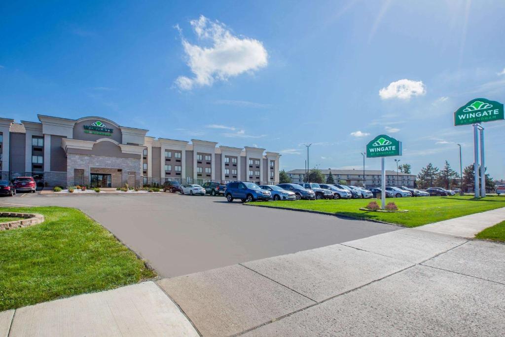 Wingate by Wyndham Detroit Metro Airport photo 1