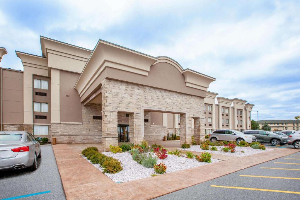 Wingate by Wyndham Detroit Metro Airport photo 4