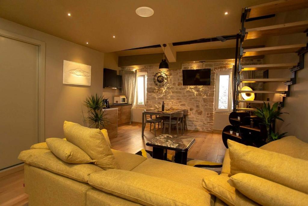 ˇDCˇ Modern apartment near the Church photo 2