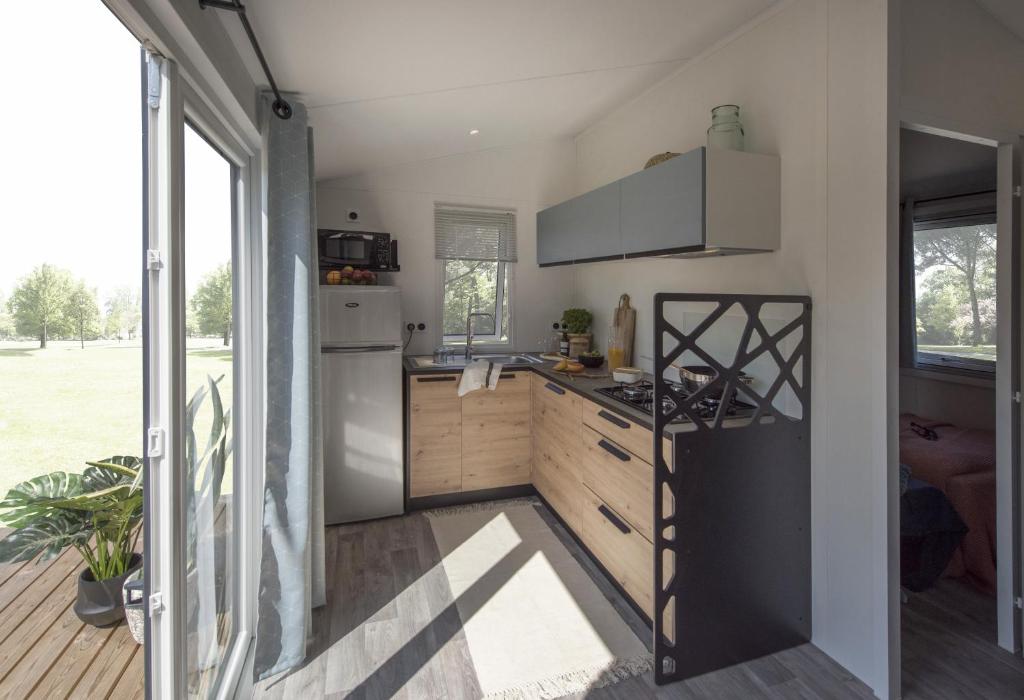 Номер (Mobil-home Bahia 4-6 personnes), Camping Les Peupliers