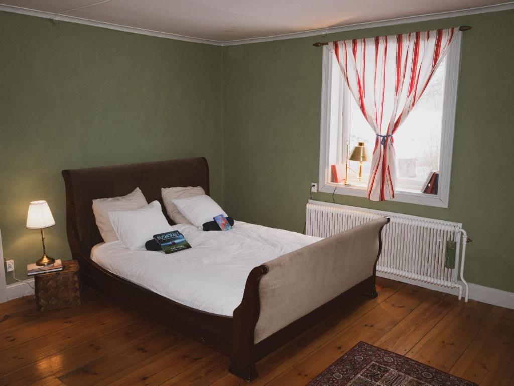 Charming 6 bedroom House & Horse Farm - Sleeps 12 photo 1
