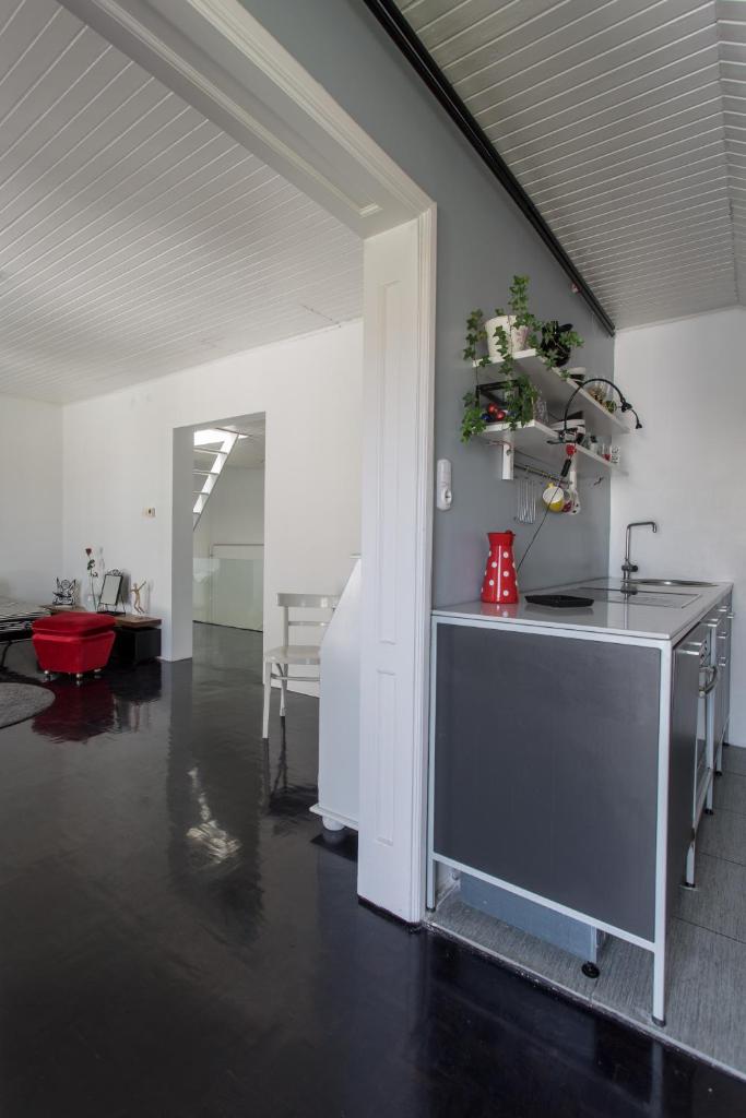 Lovely 3-bedroom Skyline Apartment photo 1