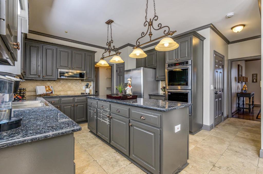 5BR With Movie & Game Rooms Near LakePoint PBR photo 2