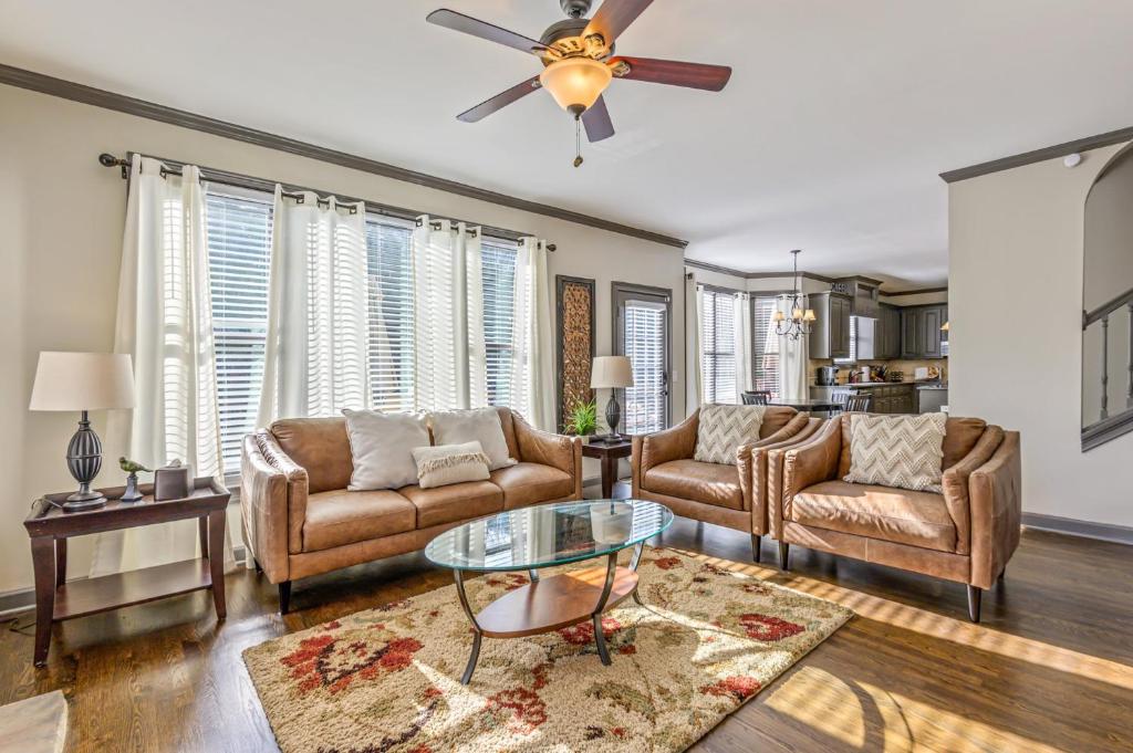 5BR With Movie & Game Rooms Near LakePoint PBR image