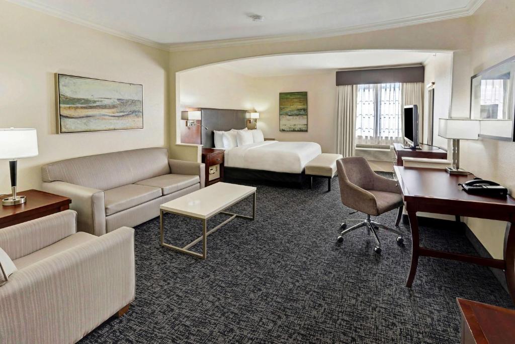 Best Western Plus Downtown Inn & Suites image