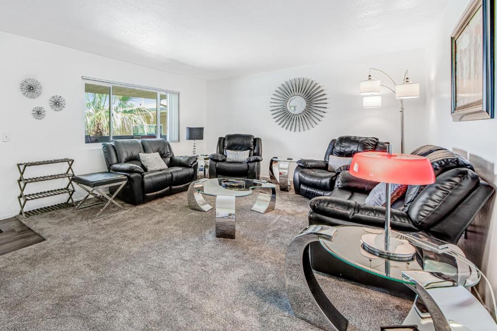 Peaceful Paradise on Palm Canyon Drive Permit# 4852 photo 4