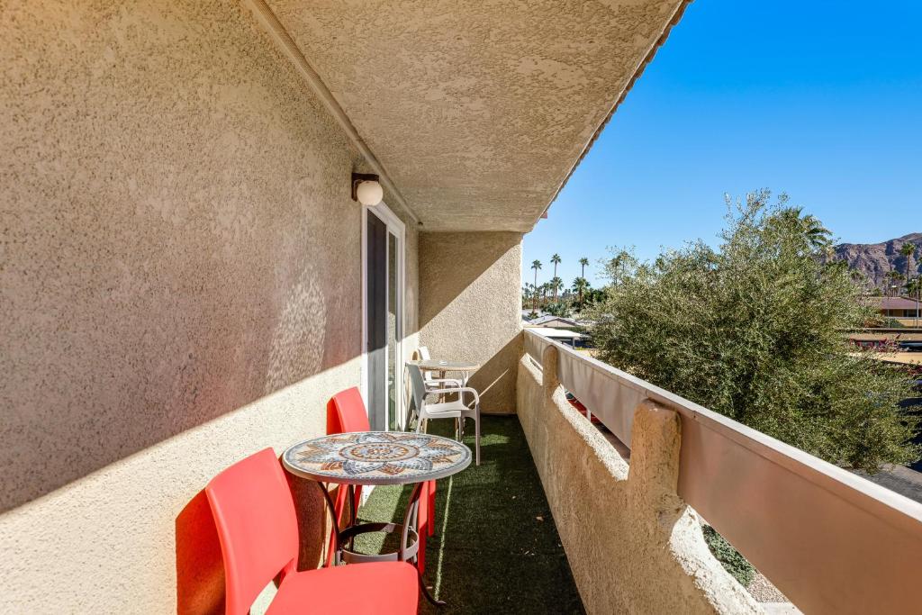 Peaceful Paradise on Palm Canyon Drive Permit# 4852 photo 3