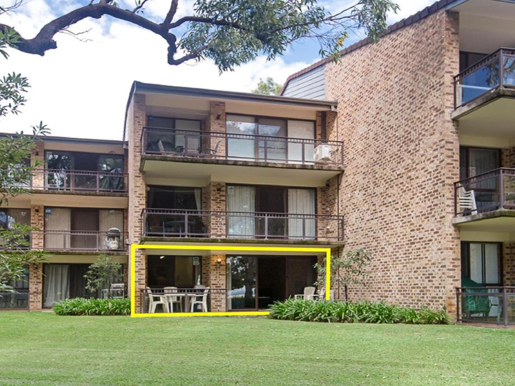 Bay Parklands 23 located at Little Beach with air con pool and tennis court photo 1