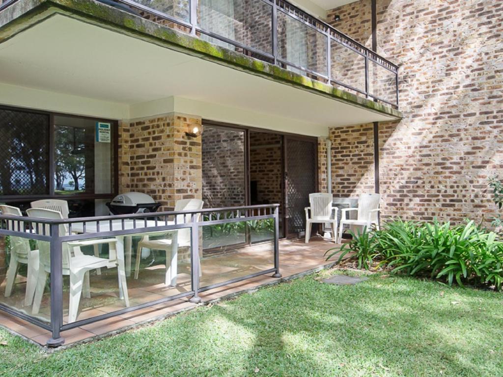 Bay Parklands 23 located at Little Beach with air con pool and tennis court photo 2