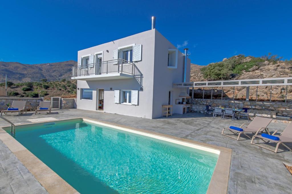Tranquil sea view villa with private pool, just 2km from the beach! photo 3