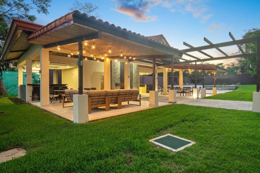 Brandnew Luxury 2Bdr condo✰Stunning view✰Fast wifi photo 4