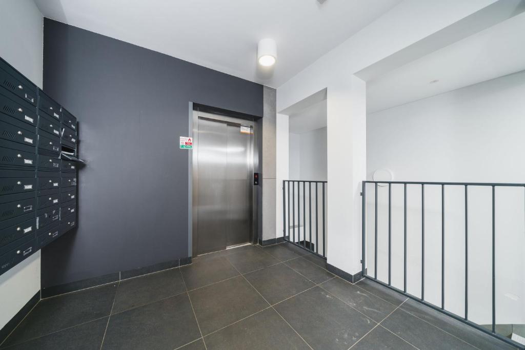 Aron Residence - by Upstairs