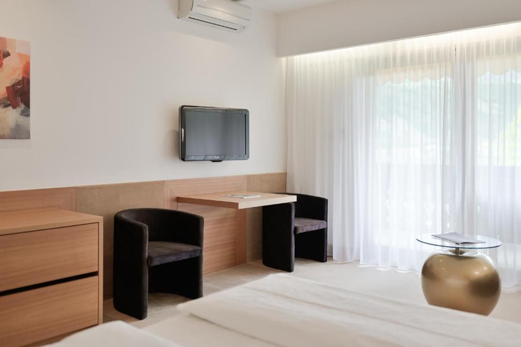 Hotel Wiesenhof Room Type - Deluxe Double Room with Shower