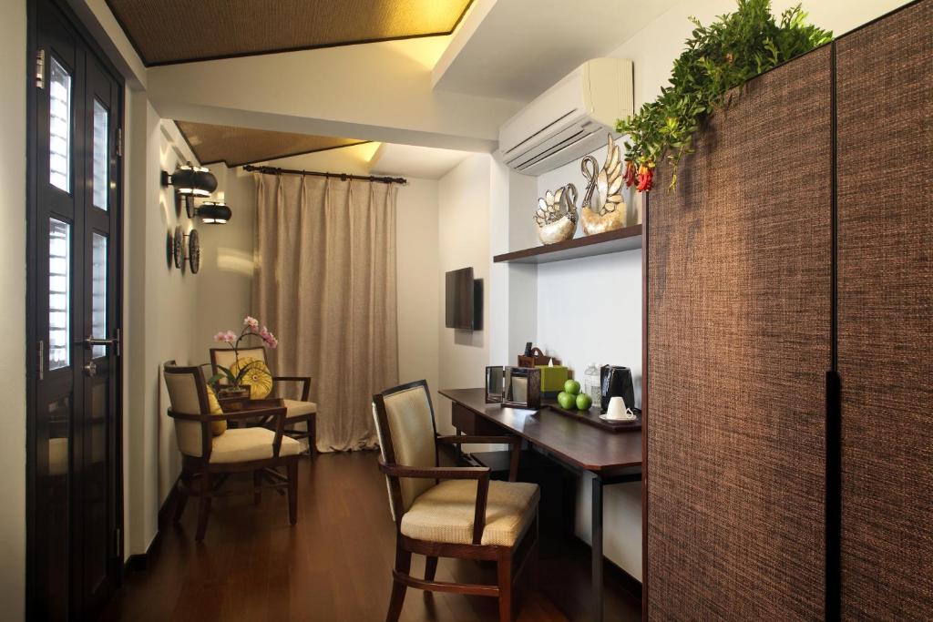 Двухместный (Двухместный номер Делюкс с 1 кроватью и балконом), Hotel Clover 33 Jalan Sultan