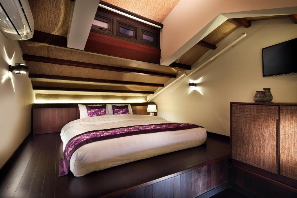 Сьюит (Люкс в мансарде), Hotel Clover 33 Jalan Sultan