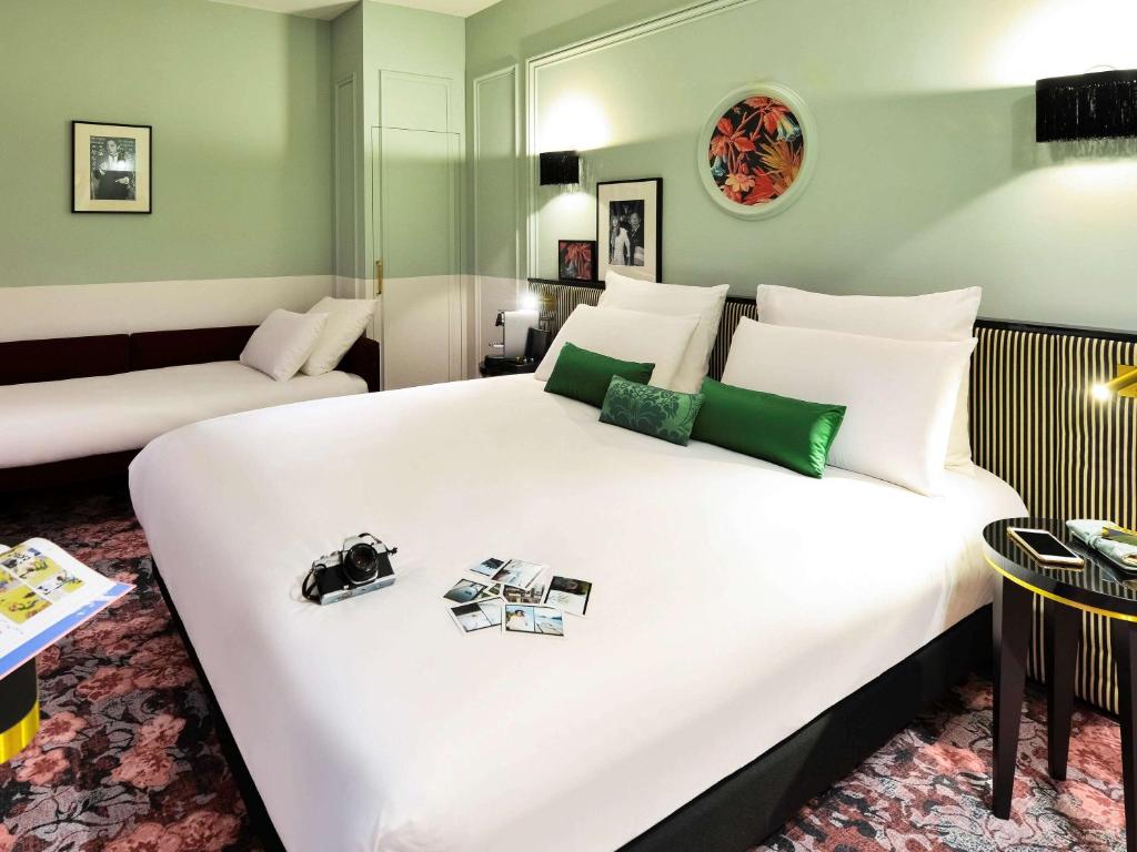 Трехместный (Привилегированный трехместный номер с диваном-кроватью), Hotel Lyon Bastille