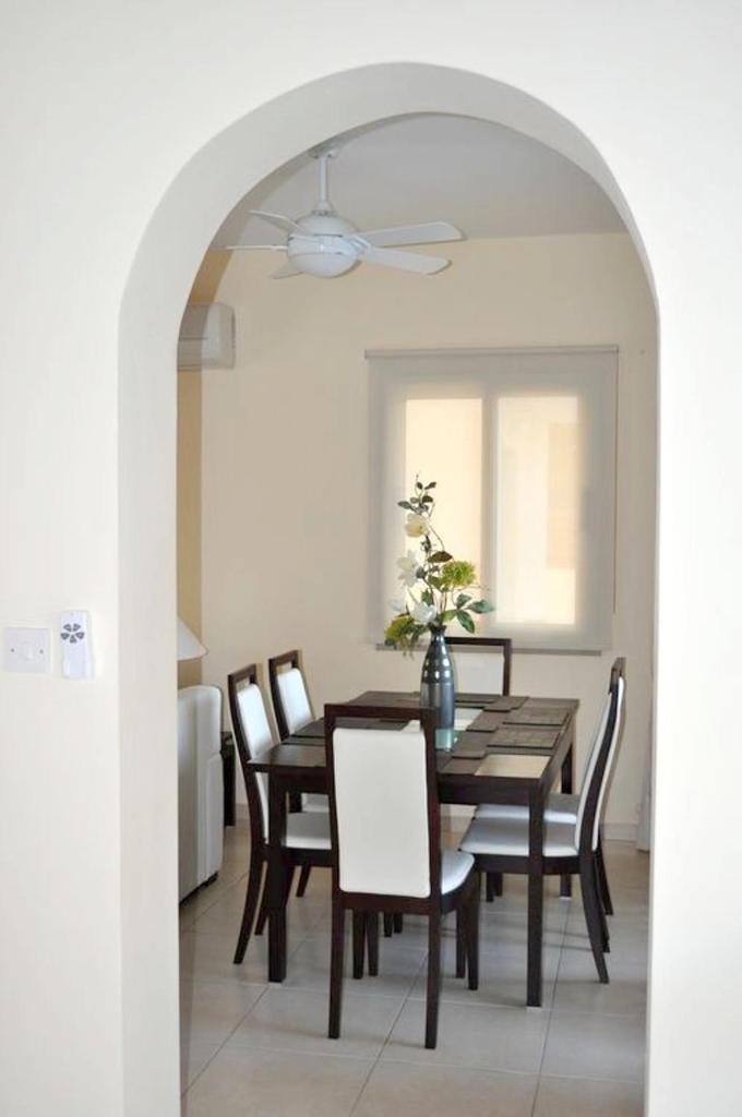 3 bedrooms villa with sea view private pool and enclosed garden at Kissonerga 4 km away from the beach photo 3