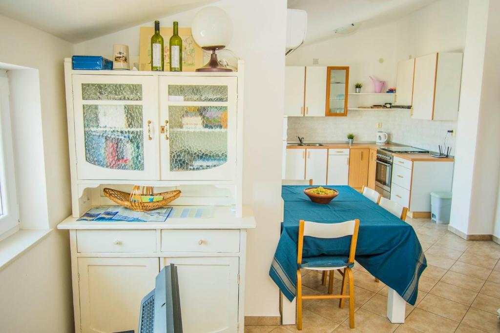 Apartment Gianni only 70m from the sea, island Pag photo 3