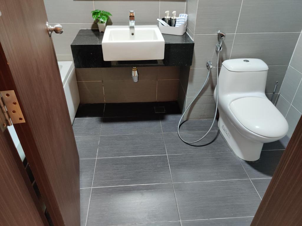 Ksl D'Esplanade Studio Apartment's 2 photo 4