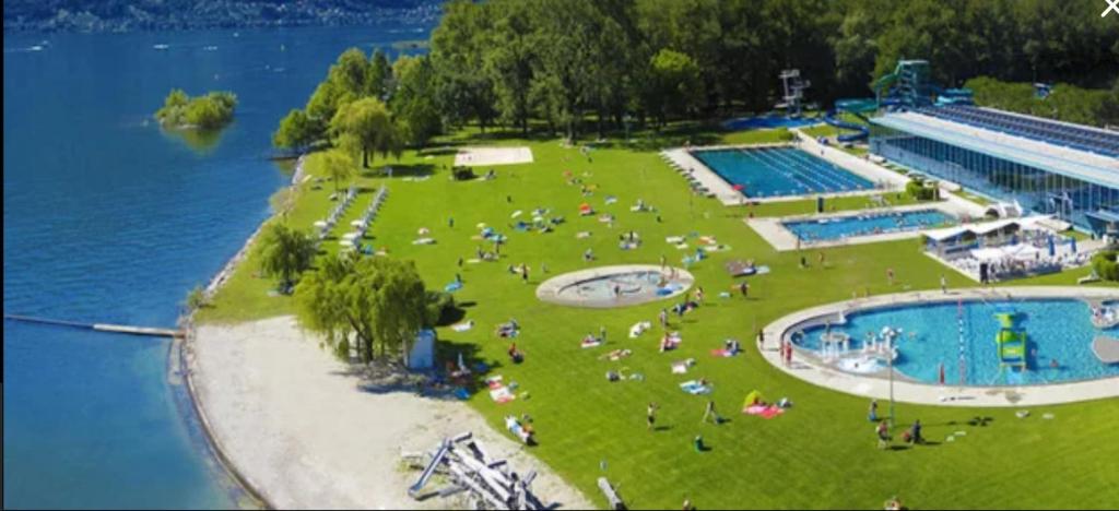 Barca a vela sul lago Maggiore photo 1