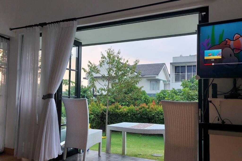 Villa Swandara Rancamaya With Netflix, Youtube, SmartTV and Nice Backyard