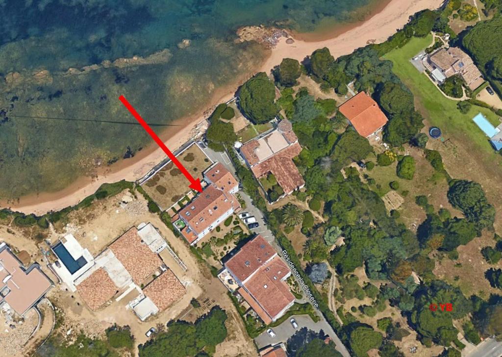 Un balcon sur la mer - Duplex 60 m2 - Chambres à l'étage - Pieds dans l'eau - Accès plage sans route à traverser photo 1