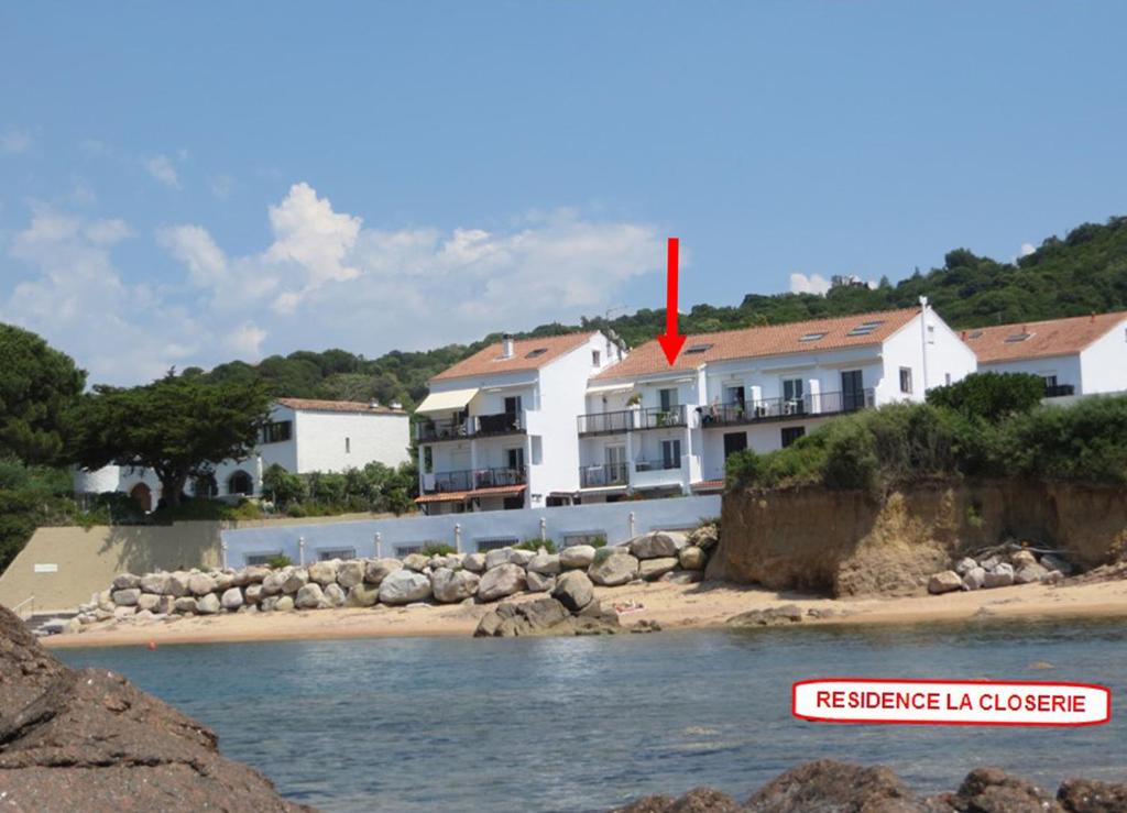 Un balcon sur la mer - Duplex 60 m2 - Chambres à l'étage - Pieds dans l'eau - Accès plage sans route à traverser photo 4